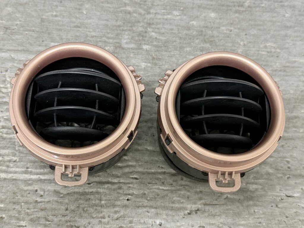 ヴィッツ F シエル 前期(NSP130) フロント エアコン吹出口 左右セット 前 右 左 破損無 p058858 中古20251028