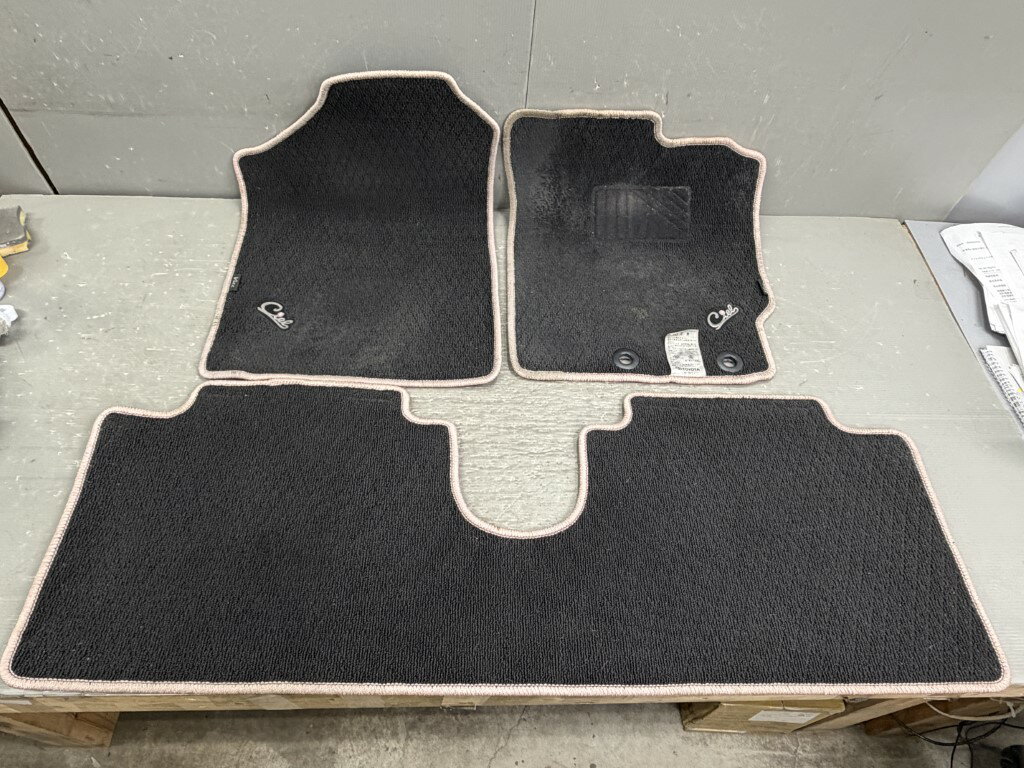 ヴィッツ F シエル 前期(NSP130) 純正 破損無 フロアマット 1台分 p058859 中古20251028