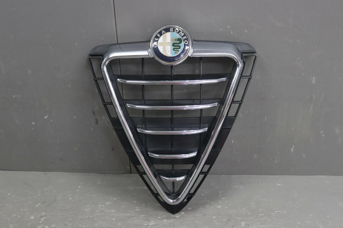 アルファロメオ145 フロントグリル アルファロメオ155ツインスパーク 8バルブ フロントグリル