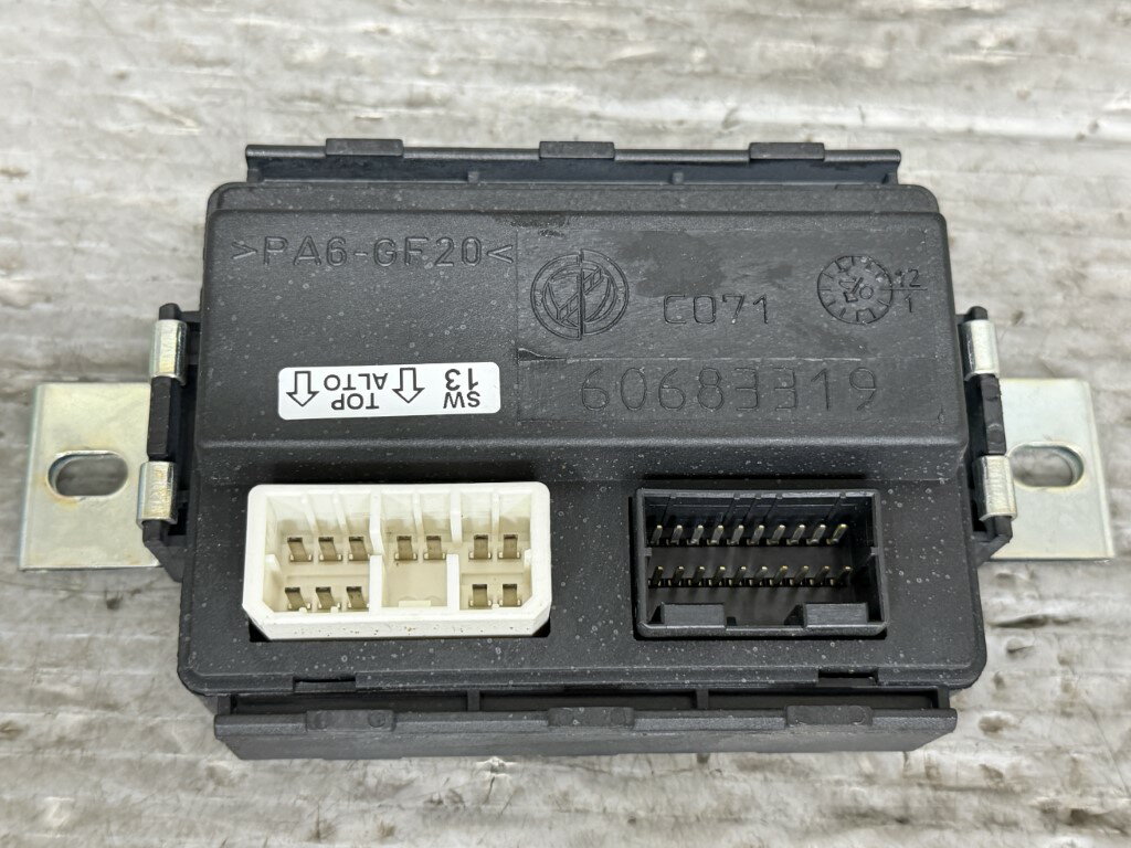 アルファロメオ アルファGT 右H(937 93720L) 純正 右 ドア コンピューター モジュール CPU 60683319 p058909 Alfa Romeo イタリア車 中古20251030