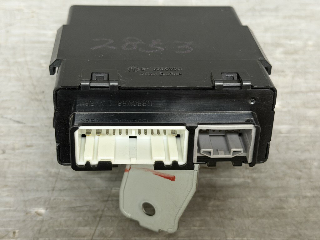 エブリィ PA Hルーフ(DA64V EVAC-U6) BCM ボディコントロールモジュール ドアロックコントロール キーレスレシーバー 36770-68H11 p059032 中古20251106