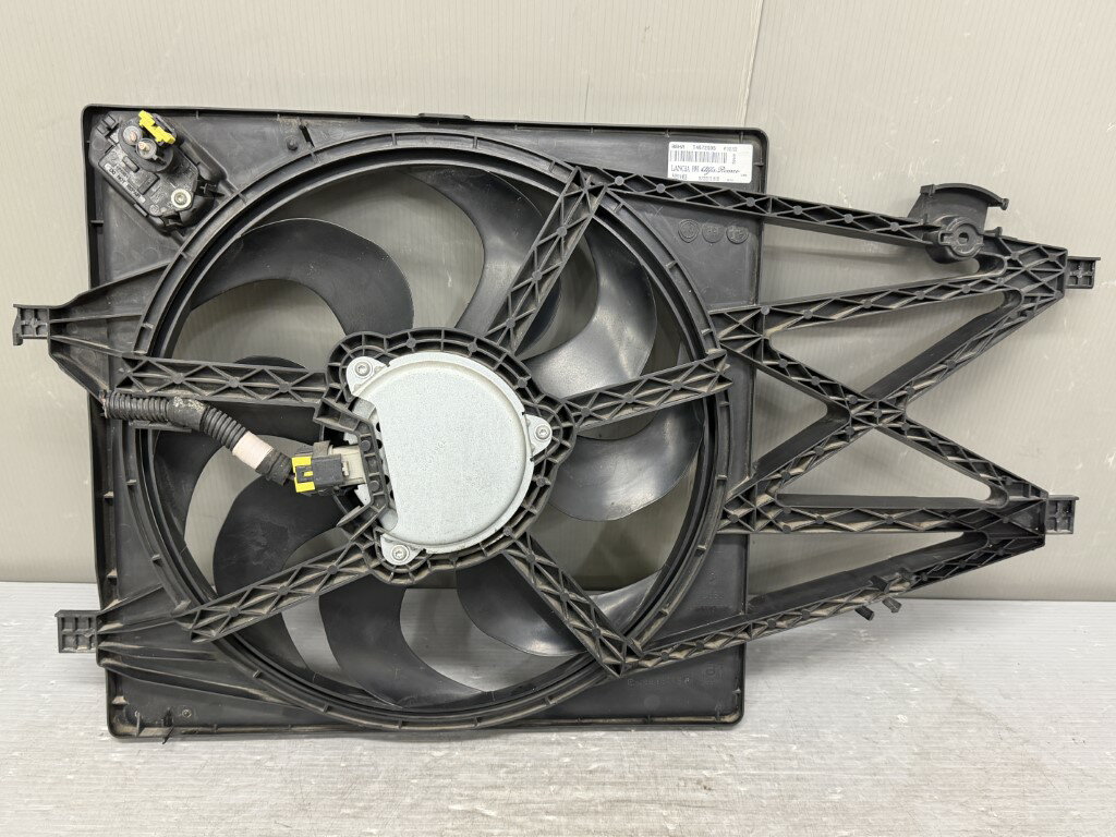 アルファロメオ ジュリエッタ 右H(940141 940) 純正 ラジエーターの 電動ファン シュラウド付 T4672006..