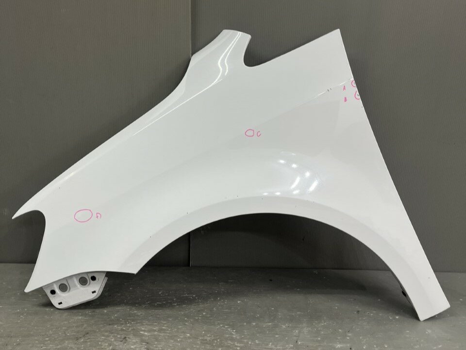 乐天商城 - VW トゥーラン TSI(1TCAV 1T) 純正 破損無 左 フロント フェンダーパネル 白系 ホワイト系 左前 p050192 中古20241118