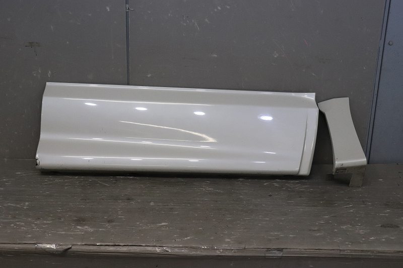 デリカ D-5 前期(CV5W CV1W) 純正 取付OK 右前 右フロントドア プロテクター ドアパネルモール W23 右 / 5727A090 P028943 中古 20221203