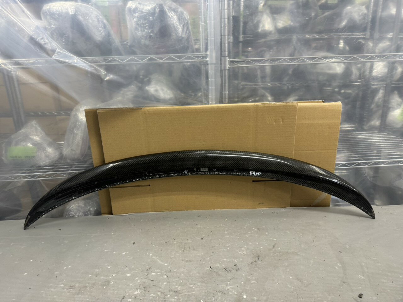乐天商城 - BMW 323i セダン 右H 3シリーズ 前期(E90 VB25) 社外 破損無 カーボン リアウイング トランクスポイラー リアスポイラー p050235 中古20241125