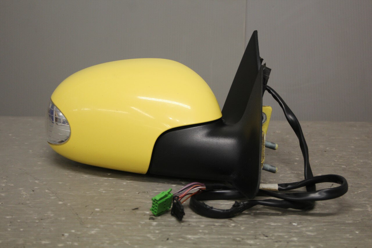 VW ニュービートル 右H 前期(9CAZJ 9C) 純正 破損無 動作保証 右 ドアミラー 電格 8P 9線＋2P 8ピン 9線＋2ピン ウィンカー ヒーター 右ミラー イエロー系 p050339 中古20241121