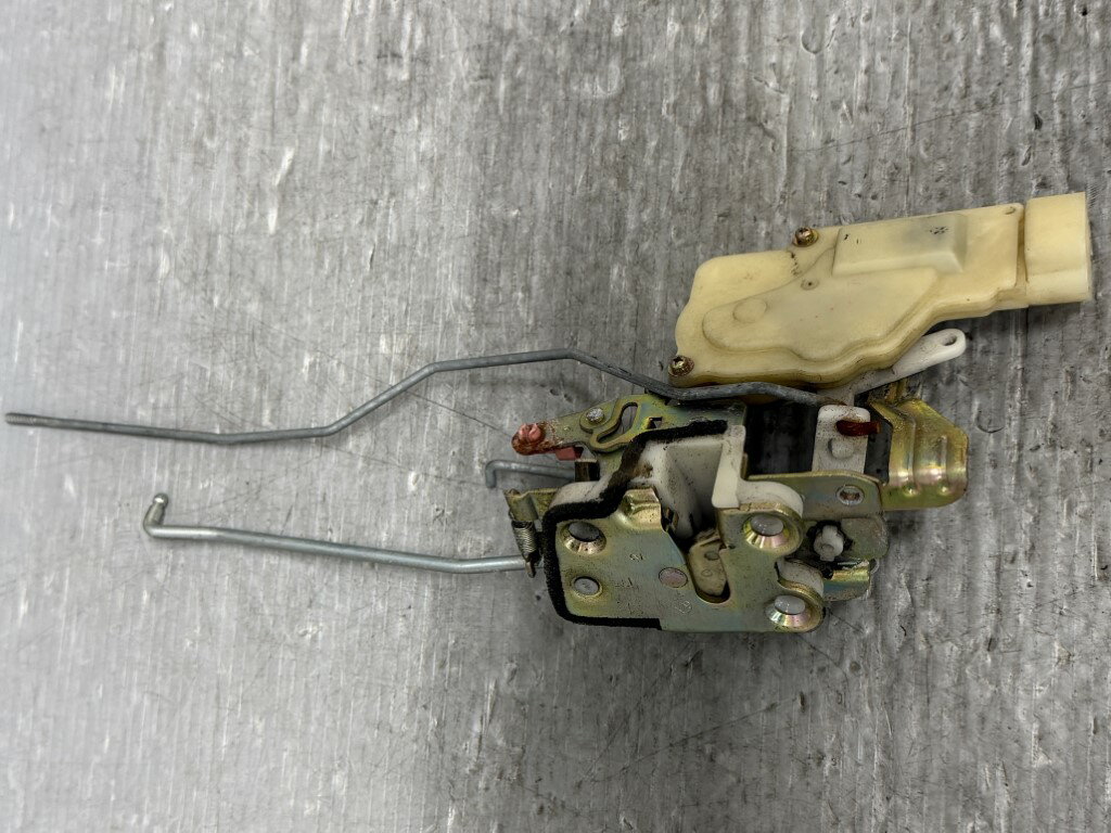 Rakuten - ダイハツ ストーリア CX(M101S) 純正 破損無 動作保証 左 フロント ドアロックアクチュエーター 左前 p059220 中古20251114