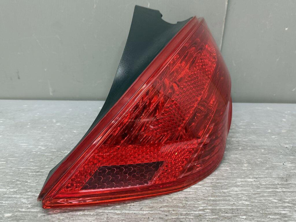 プジョー 308 右H(T7 T75F02) 純正 AL 右 テールランプ テールライト 9680425880 p059254 中古20251115