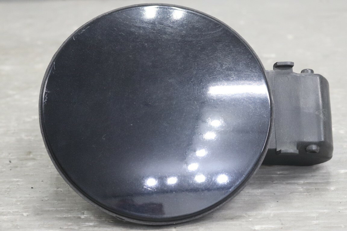 VW ニュービートル 右H 後期(9C 9CAZJ) 純正 破損無 フューエルリッド 給油口のフタ p059225 中古20251115