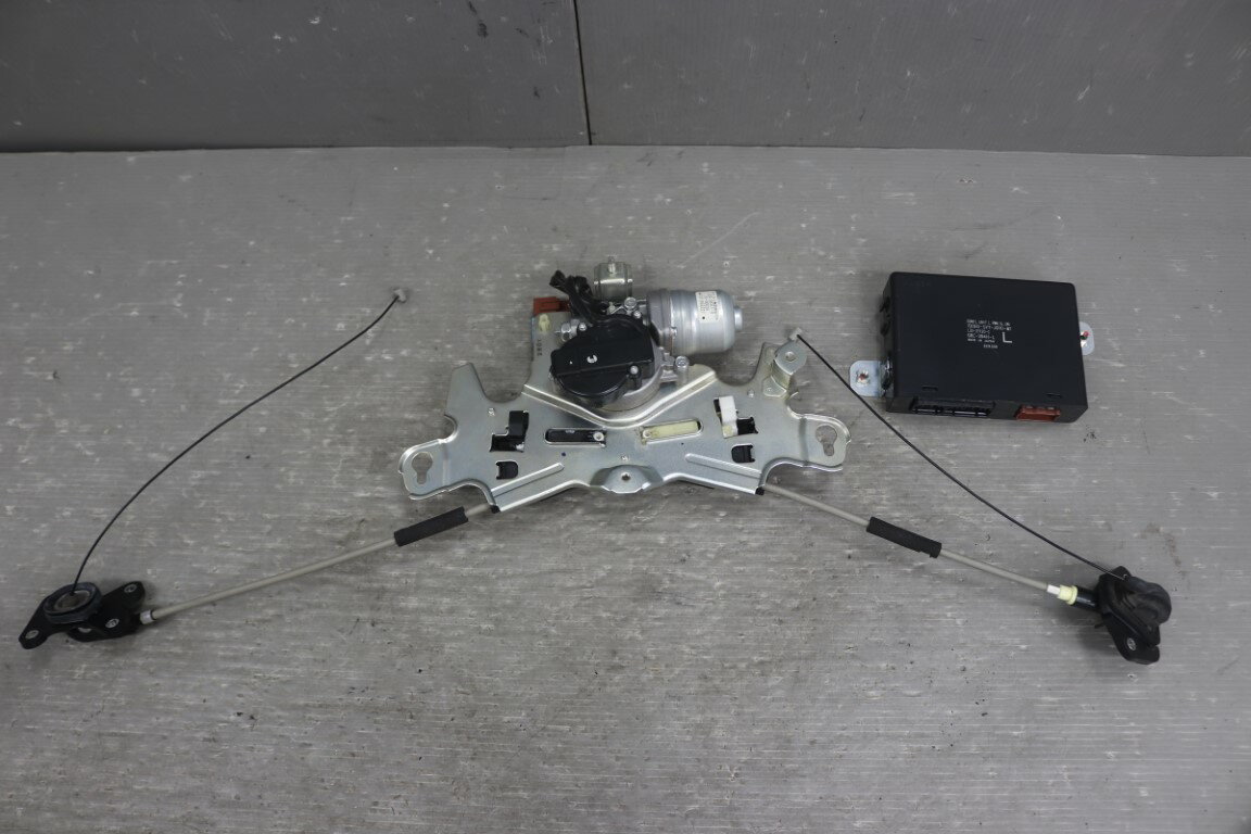 ホンダ フリード ハイブリッド ジャストセレクション(GP3) 純正 破損無 左 パワースライドドアモーター コンピューター付 p059229 中古20251115