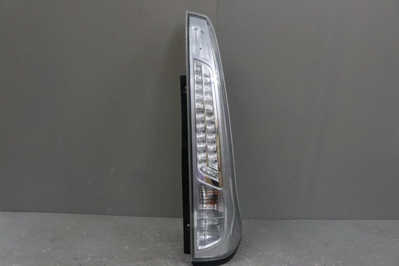 スズキ ランディ 2.0X(HC26 C26 LXDE-Q3) 純正 コイト 破損無 動作保証 右 テールランプ テールライト LED全点灯OK 220-23438 p050412 中古20241119