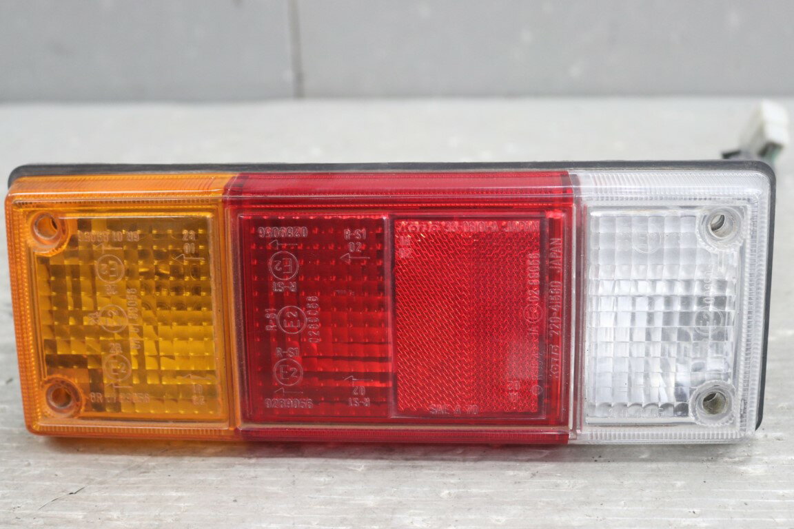 マツダ ボンゴ トラック(SLP2T) 純正 コイト 破損無 動作保証 左テールランプ テールライト 221-41555 ..