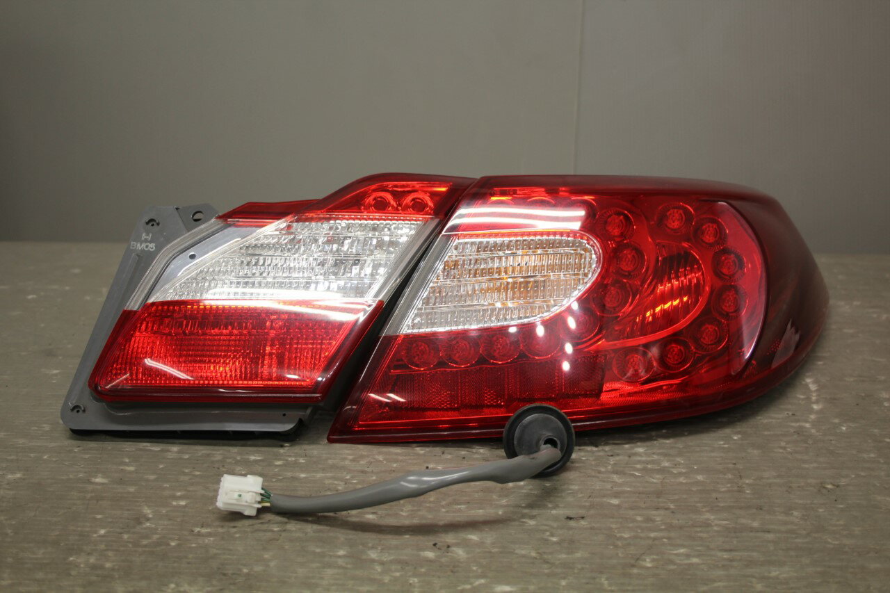 日産FUGA250GT左ブレーキテールランプ新品