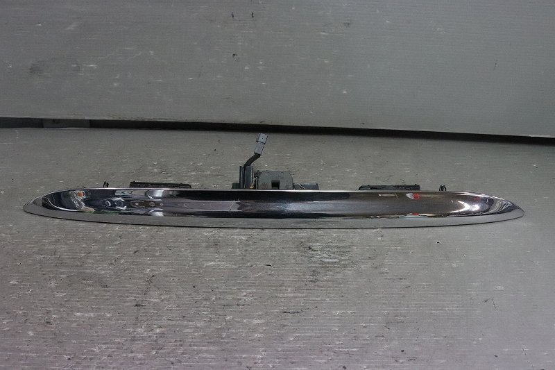 BMW ミニクーパー 右ハンドル mini 後期(RA16 R50) 純正 破損無 取付OK 動作保証 リア メッキ ガーニッシュ トランクオープナー 461700 p041904 中古20231226