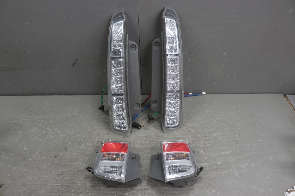 楽天市場】トヨタ アイシス テールランプの通販