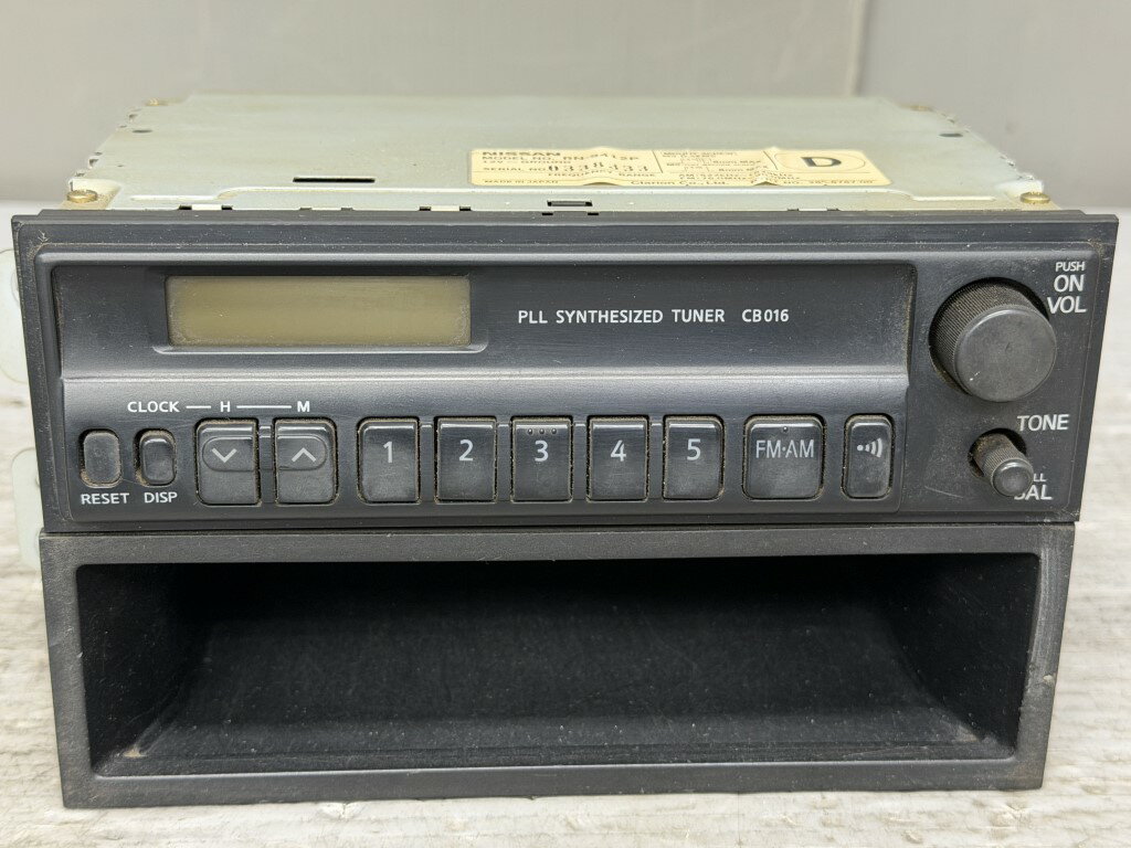 日産 キャラバン(OGE25 E25) 純正 クラリオン AM FM ラジオ CB016 RN-9412P オーディオデッキ 小物入れ付 破損無 動作保証 p059404 中古20251122