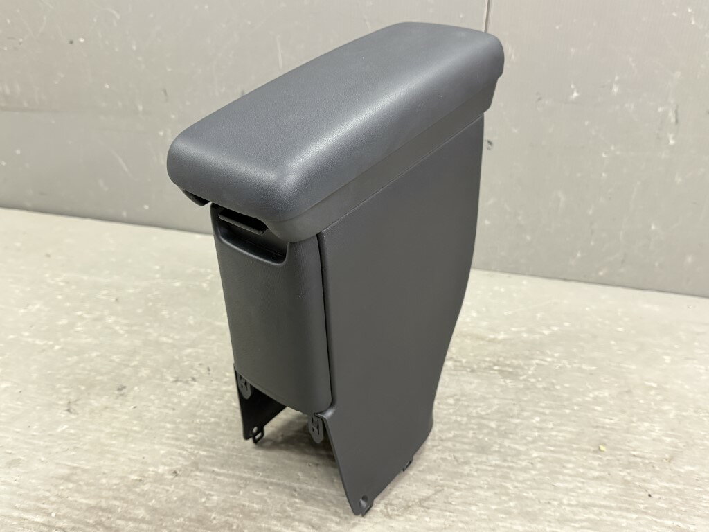 トヨタ アクア G 前期(NHP10 NHP10-AHXEB) 純正 センターコンソール 肘置き 小物入れ ドリンクホルダー..