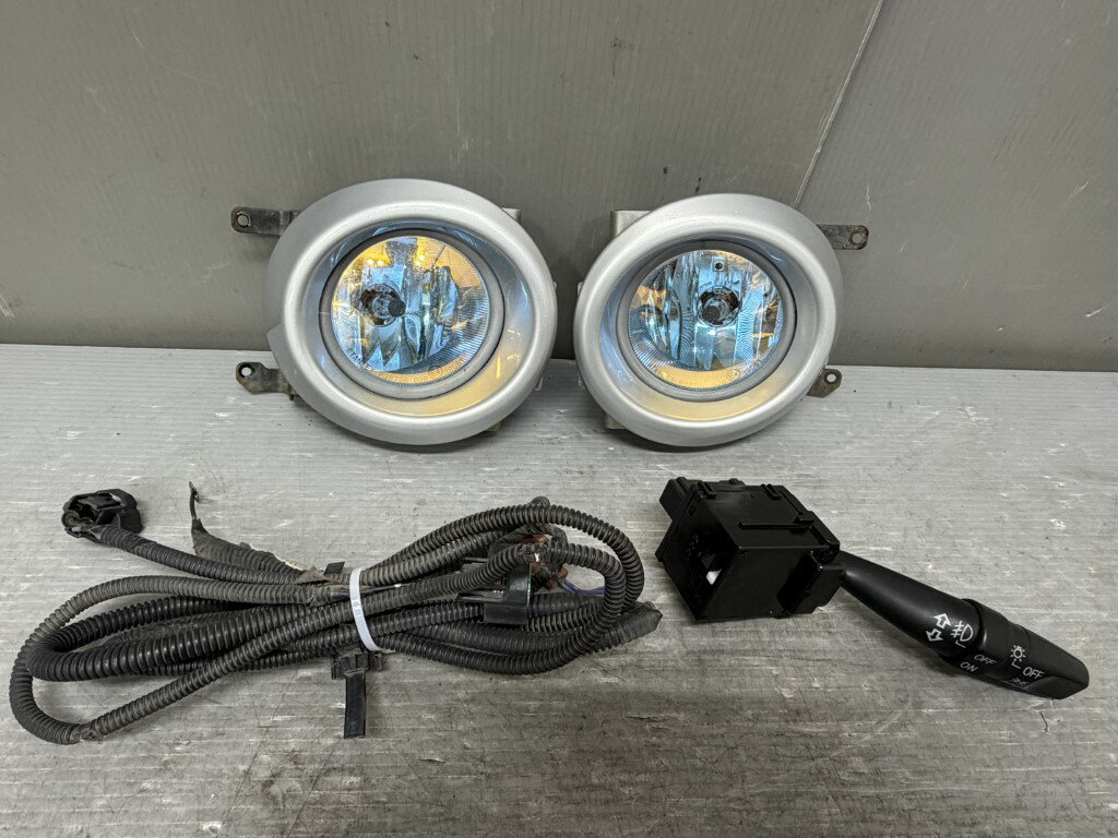 ホンダ モビリオ X(GB1) 純正 スタンレー 破損無 動作保証 フォグランプ 左右セット スイッチ付 マルチコート 右 左 P3879 p059470 中古...