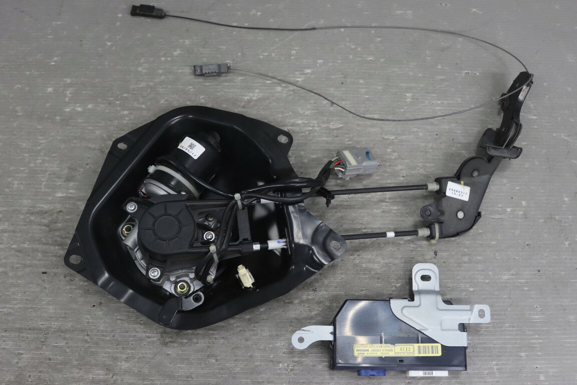 セレナ 右リアドア パワー スライドモーター C25/CC25/CNC25 右 