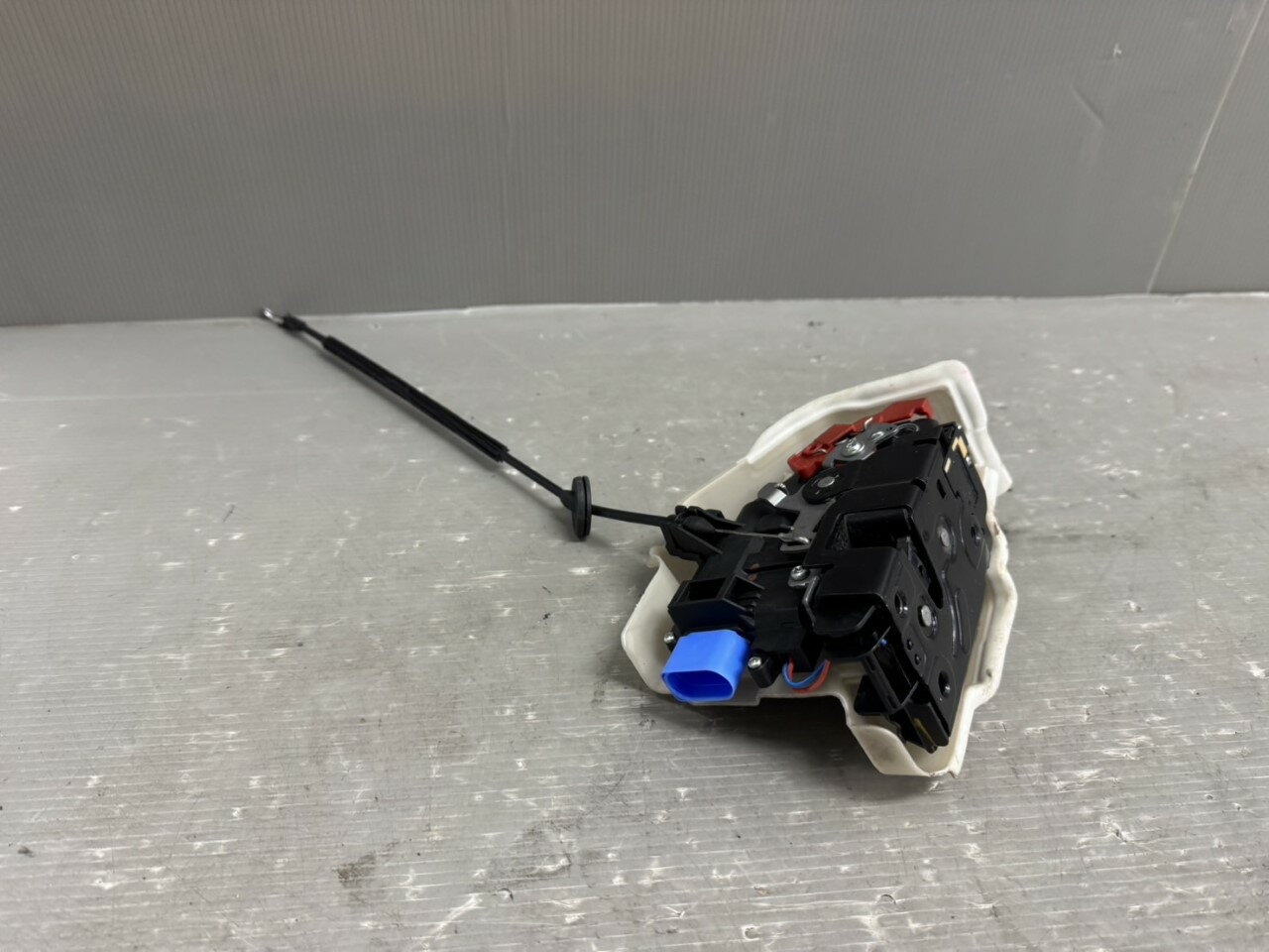 Rakuten - VW ゴルフ5 ヴァリアント 1.4 TSI コンフォートライン 右H(1KCAV 1K 5K) 純正 破損無 動作保証 右前 ドアロックアクチュエーター 右フロント p050864 中古20241205