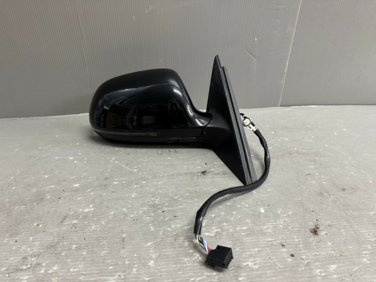 アウディ A4 アバント 2.0 TFS クワトロ(8KCDNF 8K) 純正 破損無 動作保証 右 ドアミラー ウィンカー 10P 10ピン 黒系 ブラック系 右 ミラー サイドミラー p050877 中古20241205