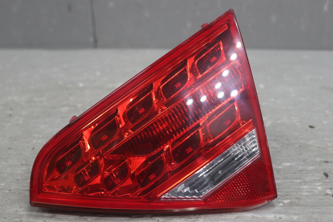 アウディ A5 スポーツバック 2.0 TSFI クワトロ 右H(8TCDNL 8T) 純正 破損無 右 フィニッシャー 8T0 945 094 A p059589 中古20251203