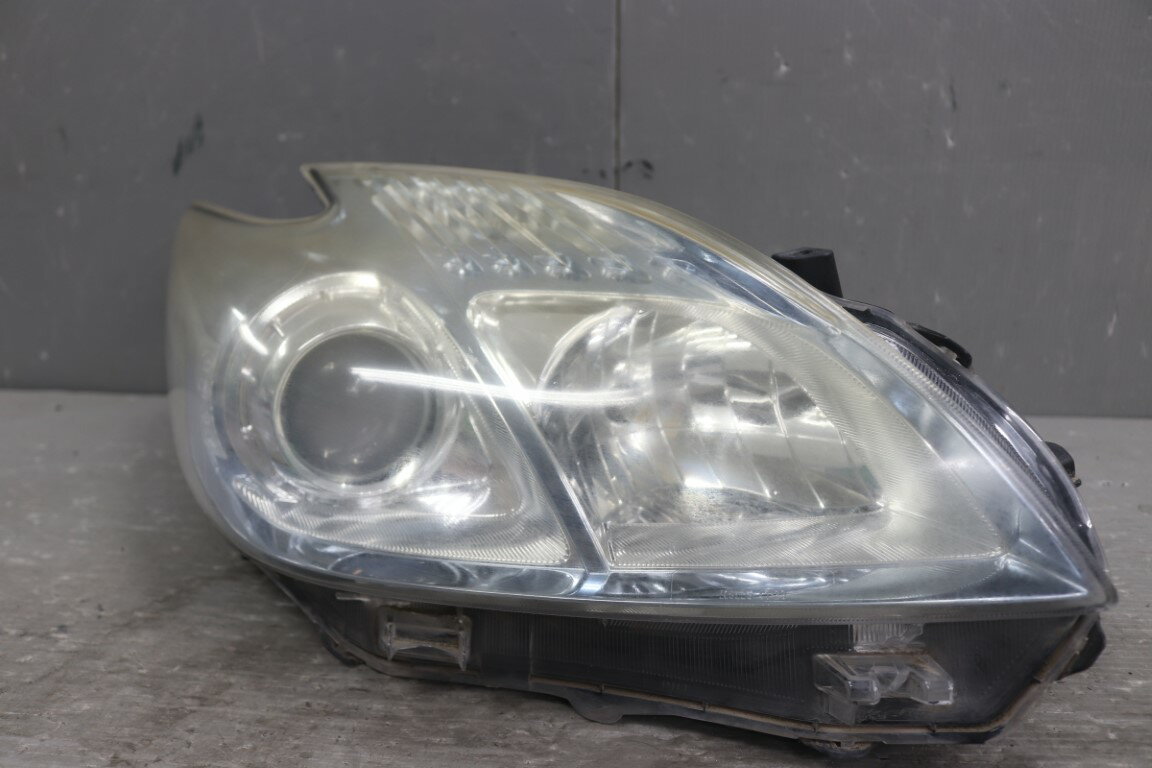 プリウス L(ZVW30) 純正 コイト 破損無 右ハロゲン ヘッドライト ヘッドランプ 47-29 p059627 中古20251204