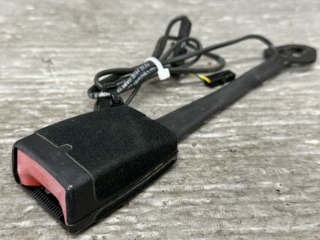 VW ザ ビートル(16CBZ 16C) 純正 破損無 動作保証 運転席 シートベルトキャッチ バックル 右側 5C5 857 755 C YLZ p059693 中古20251205