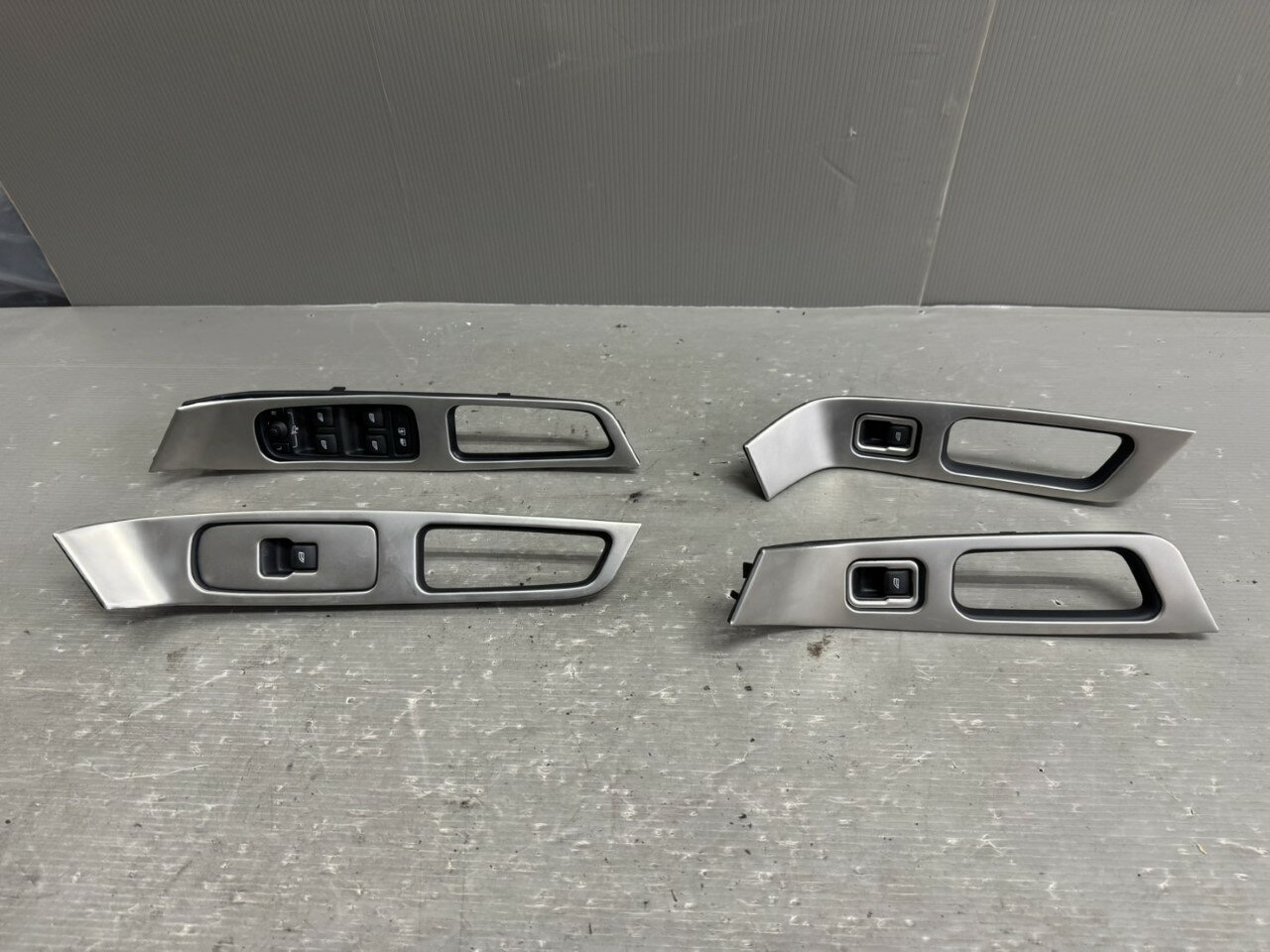 ボルボ V60 右H ドライブe(FB4164T FB) 純正 破損無 動作保証 パワーウィンドウスイッチ 前後 左右 セット ベゼル付 p051045 中古20241212