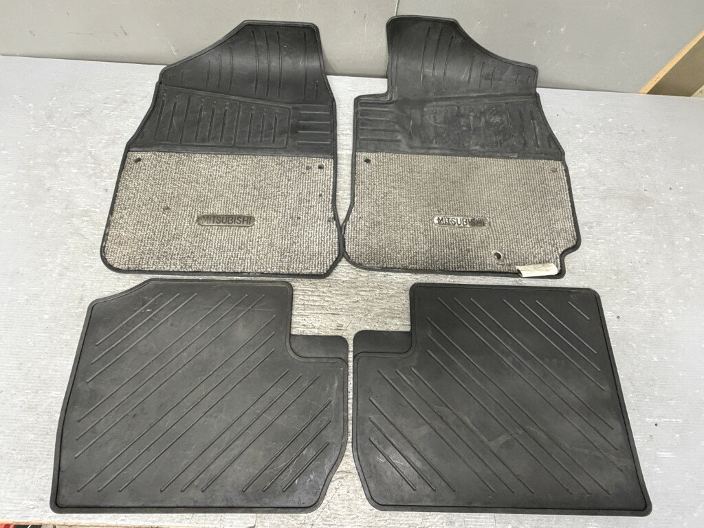 三菱 パジェロミニ リンクス 5MT ターボ 4WD 前期(H58A MNPF4 6K3 ) 純正 フロアマット 1台分セット p059764 中古20251210