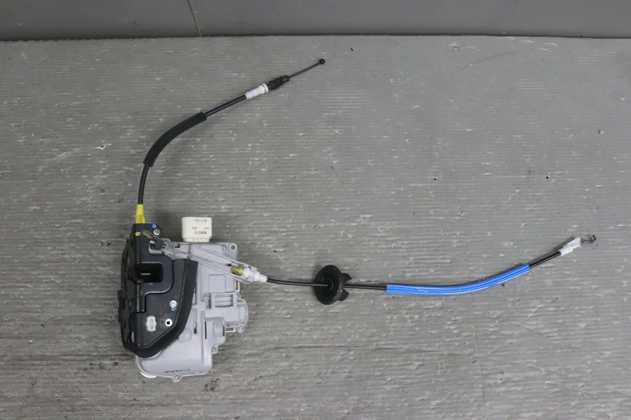 アウディ A4 アバント 1.8T(8KCDH 8K) 純正 破損無 動作保証 右前 ドアロック アクチュエーター 右 フロント p051195 中古20241218