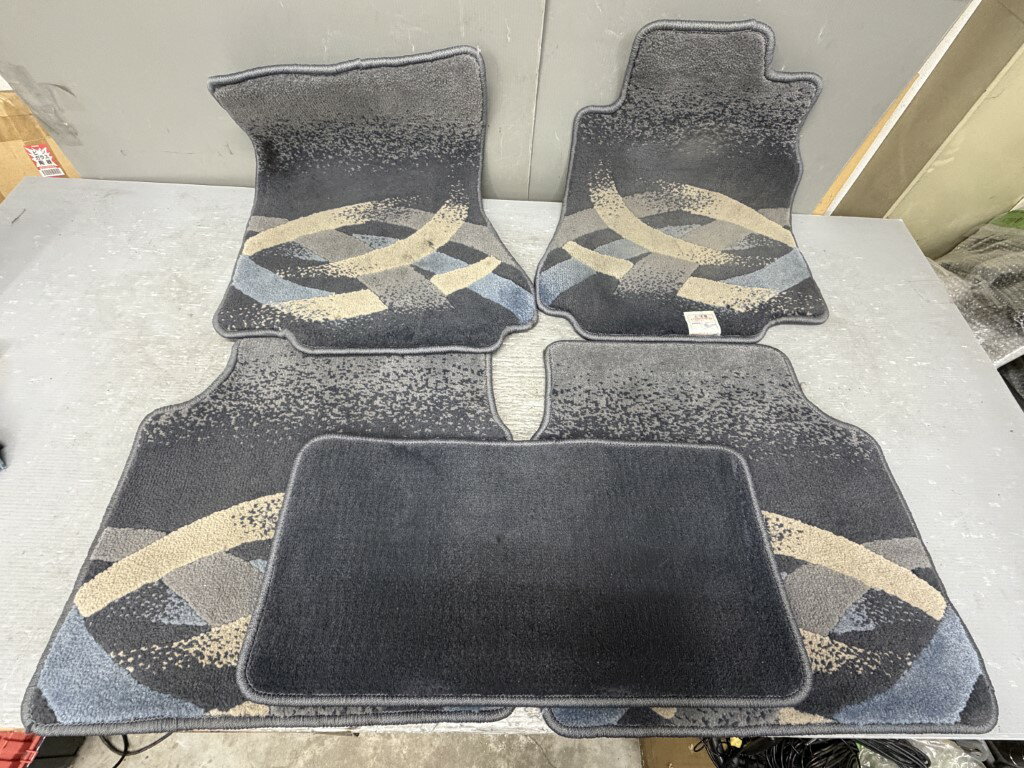 日産 グロリア グランツーリスモ 300ウルティマ Z(HY34 Y34) 純正 フロアマット 1台分 破損無 Nissan p059825