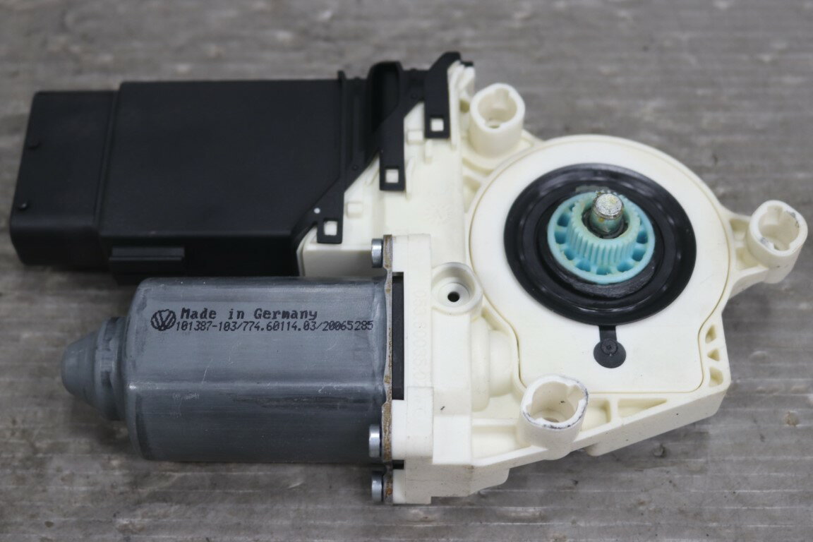 VW ニュービートル 1.6 右H 後期(9C 9CBFS) 純正 破損無 右 レギュレーターモーター 1C0 959 801 B p059839 中古20251212