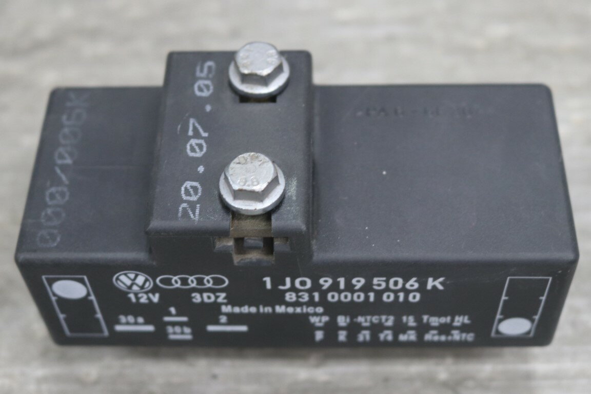 VW ニュービートル 1.6 右H 後期(9C 9CBFS) 純正 破損無 ラジエーターの 電動ファン コントロールユニット 1J0 919 506 K p059843 中古20251212