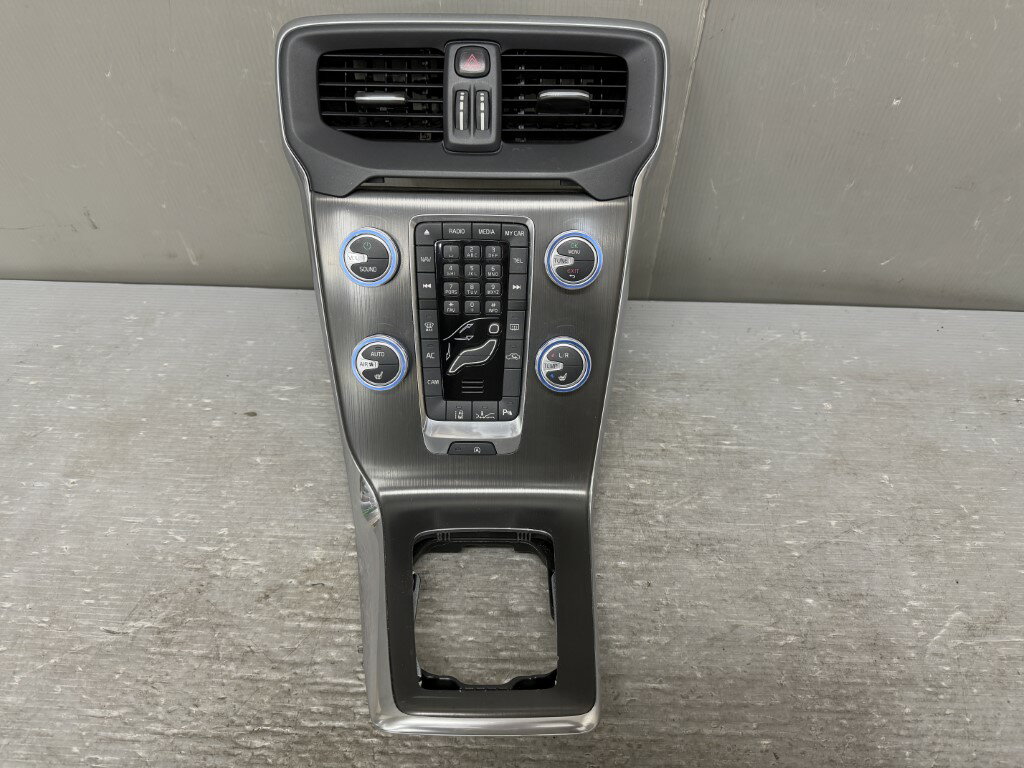 ボルボ V40(MB4164T MB) 純正 破損無 動作保証 センターパネル シフトパネル エアコンスイッチ 吹出口 ハザードボタン 2722563Y5CS p059925 中古20251218