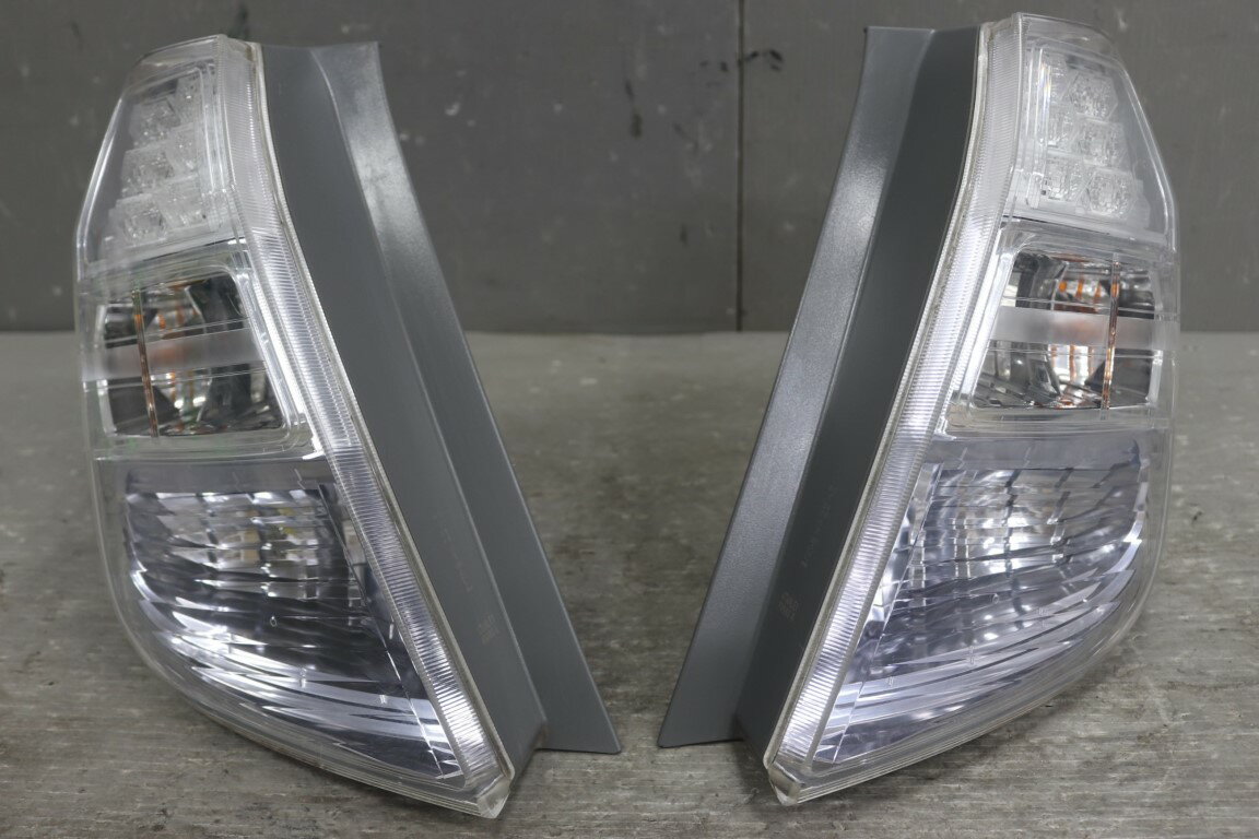 ホンダ フィット ハイブリッド RS ファインスタイル 後期(GP4) 純正 スタンレー 破損無 動作保証 テールランプ LED全点灯OK 左右セット テールライト P9883 p059935 中古20251218