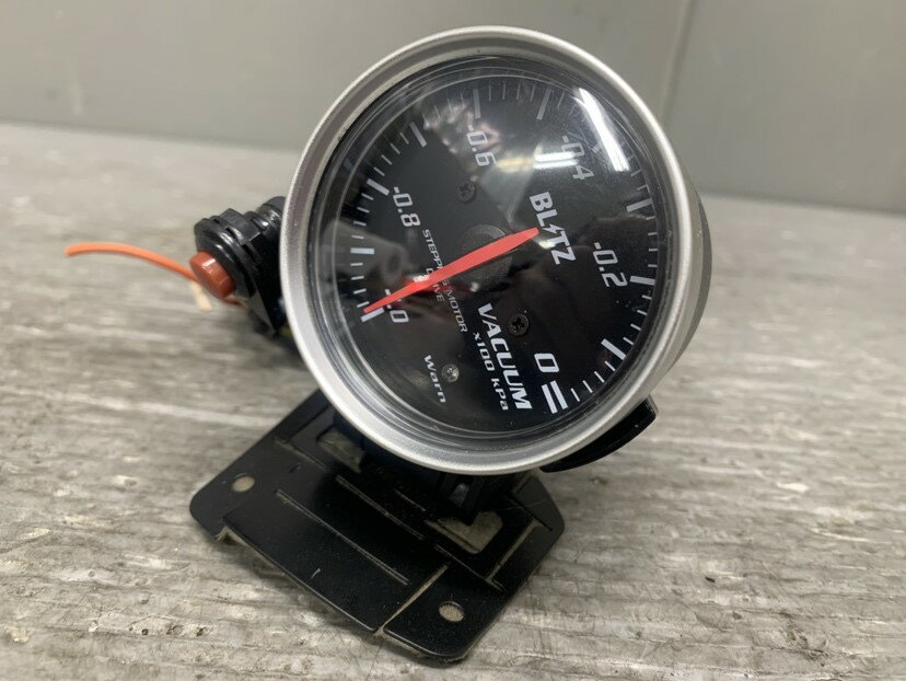 マツダ アテンザ ワゴン(GHEFW) 社外 BLITZ 破損無 動作保証 ブリッツ バキューム計 負圧計 メーター 径約6.5cm p059973 中古20251220