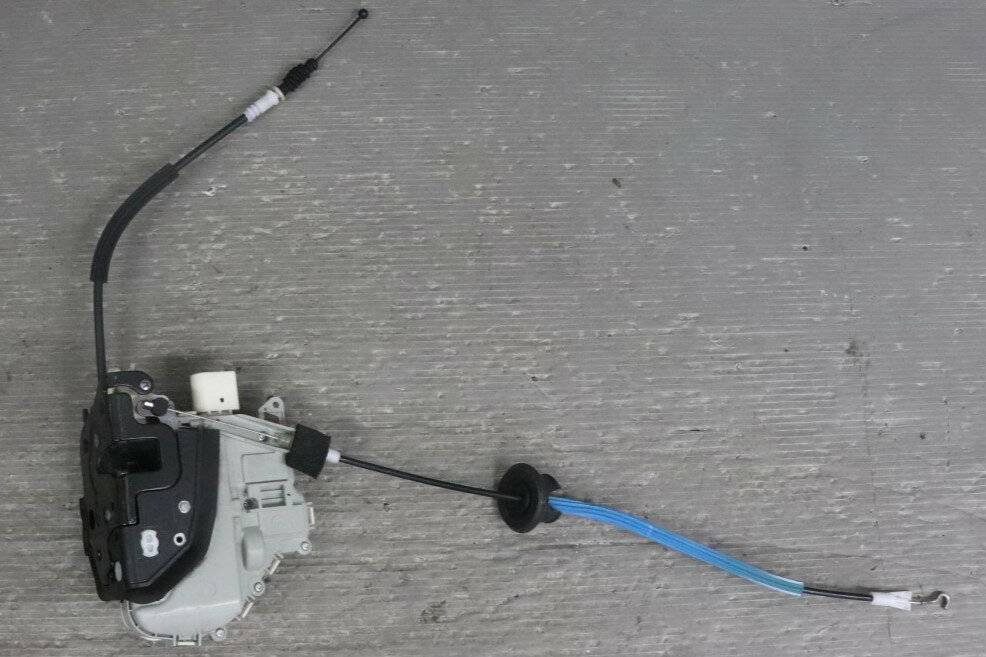 アウディ A4 アバント 2.0 TFSI クワトロ 右H(8KCDNF) 純正 破損無 動作保証 右前 ドアロックアクチュエーター 右フロント 8J2 837 016 C p051427 中古20241224