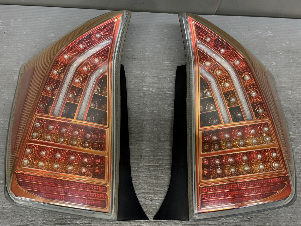 プリウス S 前期(ZVW30 ZVW30-AHXEB) 社外 破損無 動作保証 テールランプ LED全点灯OK 左右セット テールライト 右 左 p060048 中古20251222