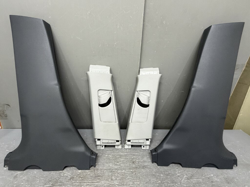 プリウス S 前期(ZVW30 ZVW30-AHXEB) 純正 破損無 Bピラートリム 上下 左右 Bピラー 上側 下側 右 左 62414-47040 p060051 中古20251222