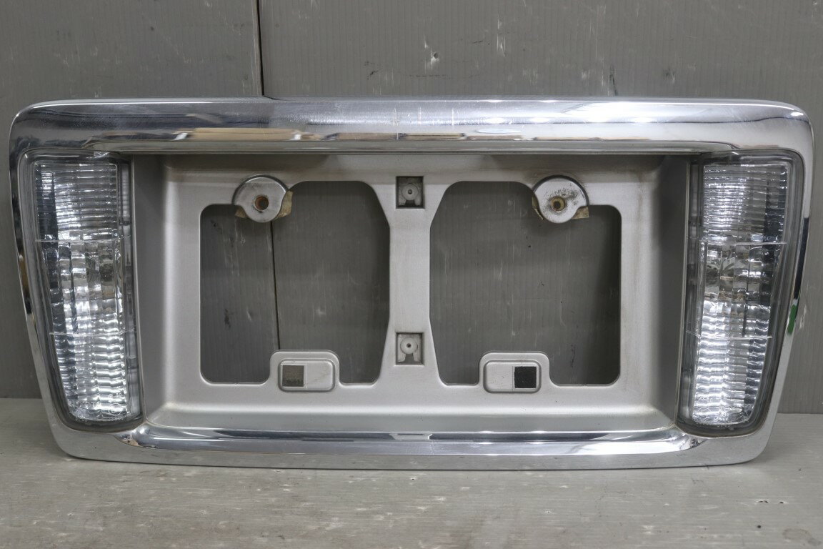 17 クラウン エステート アスリート G 後期(JZS175 JZS175W-AWAXH) 純正 破損無 動作保証 リアナンバー メッキガーニッシュ バックランプ付 81671-31050 p060062 中古20251224