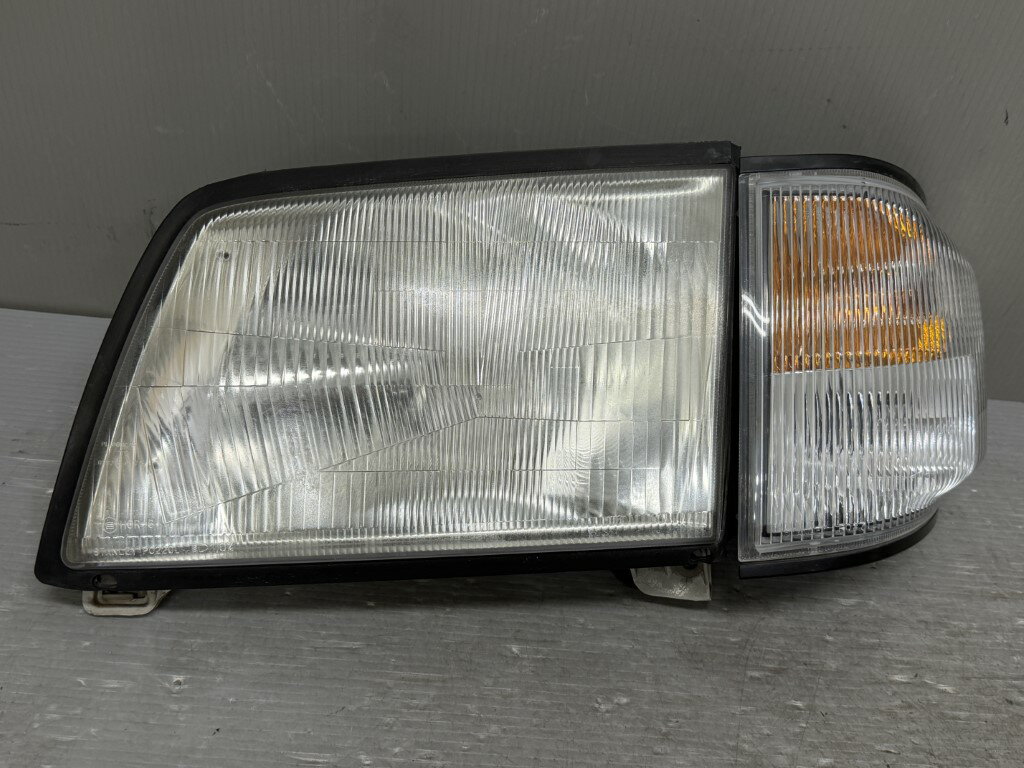 マツダ ボンゴ トラック DX(SKP2T) 純正 スタンレー 左ヘッドライト ハロゲン コーナーランプ ヘッドランプ ウィンカーランプ 左ライト P0220 p060099 中古20251224