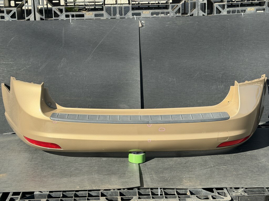 Rakuten - ボルボ V50 2.4(MB5244) 純正 リアバンパー ゴールド系 Rバンパー 30763005 p060163 中古20251229