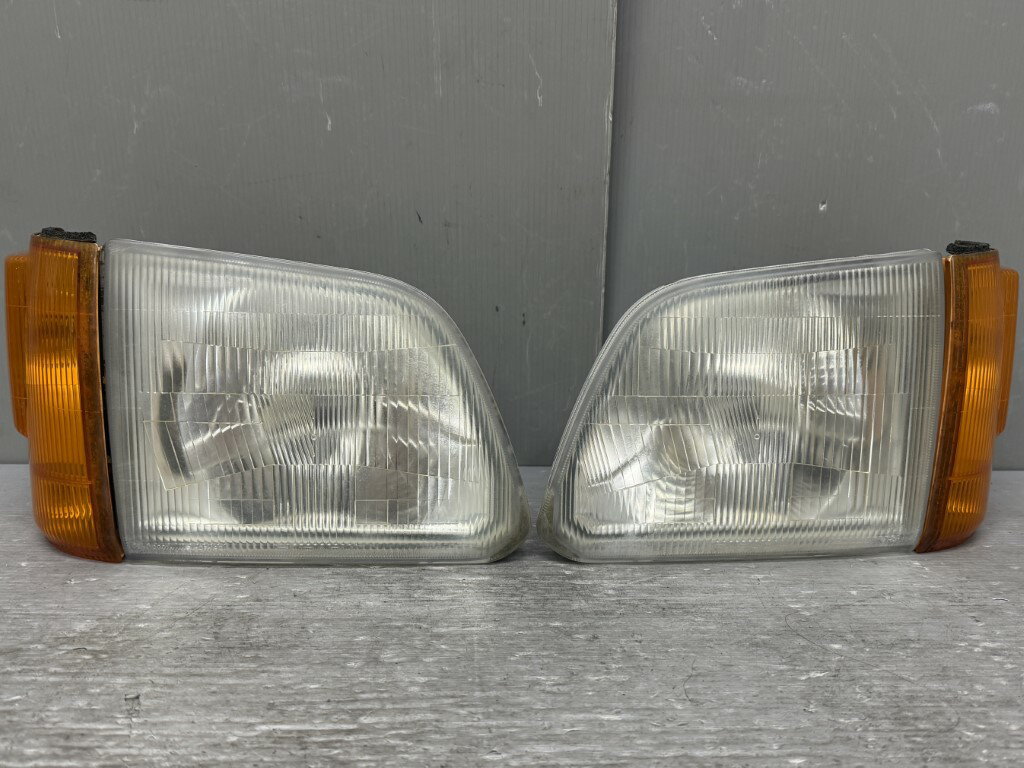 サンバー バン(TV2) 純正 OEW 破損無 動作保証 ヘッドライト ハロゲン ウィンカーランプ 左右セット ヘッドランプ コーナーランプ 右 左 10001 p060185 中古20251229