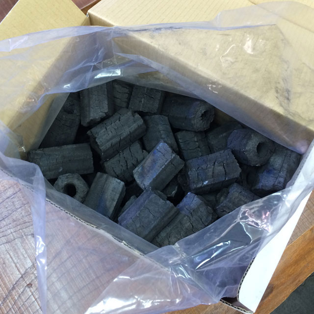 (国産)柏炭 炭じいのお炭つき BBQ用オガ炭1級 5kg 使いやすく良質のオガ炭を程よいボリュームにしました。火持ちも良くおすすめです。通販格安セール情報 楽天 通販