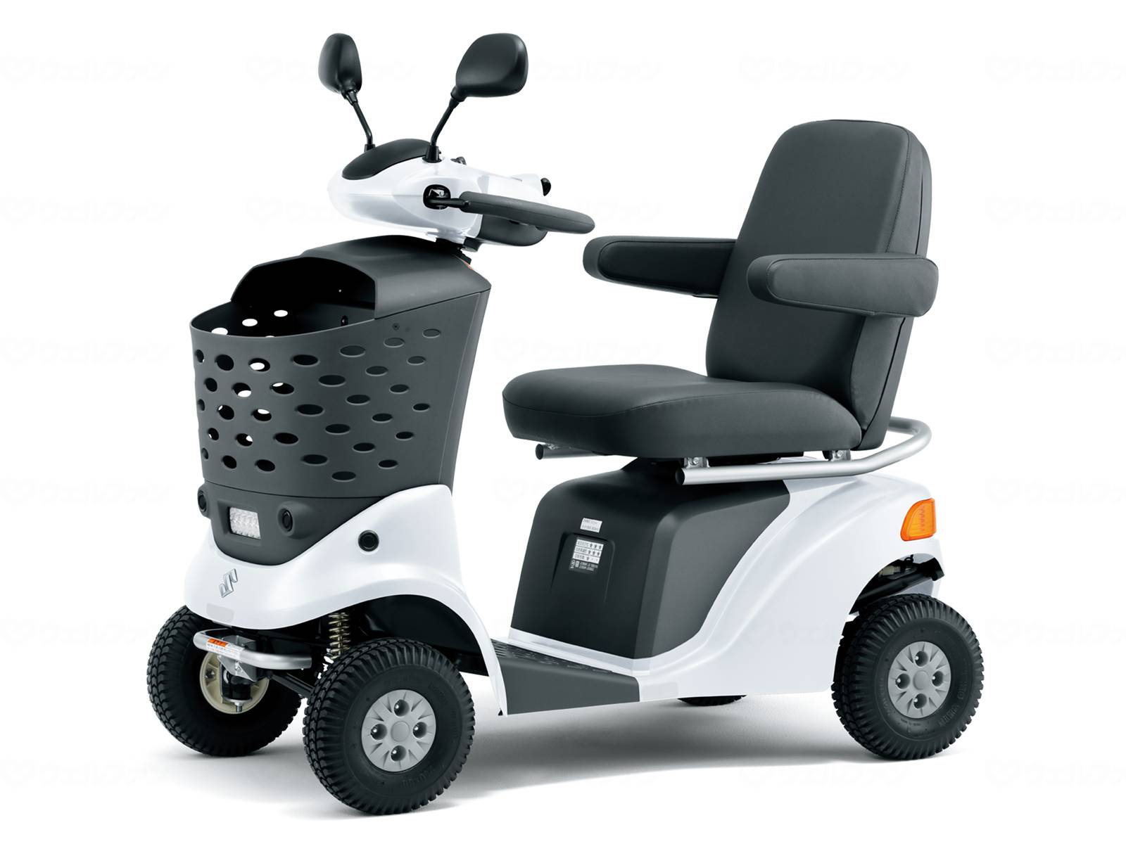商品説明メーカー スズキ 品番 ET4DB 商品の特徴 ・安心・快適な装備が充実。 ・障害物センサーがお出かけをサポート。 ・毎日をもっと楽しく、もっと快適に。 商品仕様 ・品番：ET4DB ・カラー：ペールイエロー/ペールブルー/ブリリアントホワイトパール/メタリックレッド ・サイズ： 　全幅65×全長119.5×全高114.5cm 　座面：幅42×奥行40cm ・車輪サイズ：前輪26×後輪26cm ・重さ：100kg（バッテリー含む） ・材質：プラスチック、鉄 ・電源：バッテリー ・連続走行距離：31km ・最高速度前進：6km/h ・実用登坂角度：10° ・最大使用者体重：100kg ・標準機能：ひじ掛け跳ね上げ、ノーパンクタイヤ 送料こちらの商品は送料無料です。 ※北海道、沖縄、その他離島など一部地域の場合はお手数ですがお問い合わせください。発送方法配送会社は佐川急便・ヤマト運輸・西濃運輸・新潟運輸・福山通運等になります。 ※配送会社はお選びいただけません。発送について特にご指定がない場合、 楽天バンク決済、銀行振込　⇒ご入金確認後、2~4営業日以内に発送いたします。クレジットカード決済　 ⇒ご注文確認後、2~4営業日以内に発送いたします。交換・返金について当店ではお客様都合による交換、返金は受け付けておりません。在庫について倉庫からの直送となりますので、ご注文をいただいてからの在庫確認となります。 ご注文前の在庫確認はメールまたはお電話にてお気軽にお問い合わせくださいませ。その他 ・画像・動画はイメージです。撮影環境の影響により色味など多少異なることもございます。 ・製品紹介や仕様説明の画像・動画には同シリーズの色違いを使用している場合もございます。 ・仕様は品質改善のため予告なく変更する場合がございます。 ・返品はお届けした商品がご注文品と異なる場合、商品初期不良、破損品のみ対応させていただきます。 　詳細はお買いものガイドをご覧ください。 ・使用前にタイヤの空気圧をご確認下さい。 LINE友だち登録はコチラから ＞＞関連商品はこちら