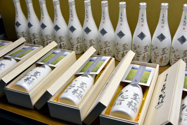 至極の花垣　さかほまれ大吟醸 720ml 木箱入り【花垣　大野市　株式会社 南部酒造場】（しごくのはながき）※掲載商品は在庫限りで、店頭にも陳列していますので、売り切れ（在庫足らず）の場合は御容赦下さい。★さかほまれ米のお酒は年1回の限定生産です。 malco-10002224 福井の地酒とワイン まるこ サンプル画像2