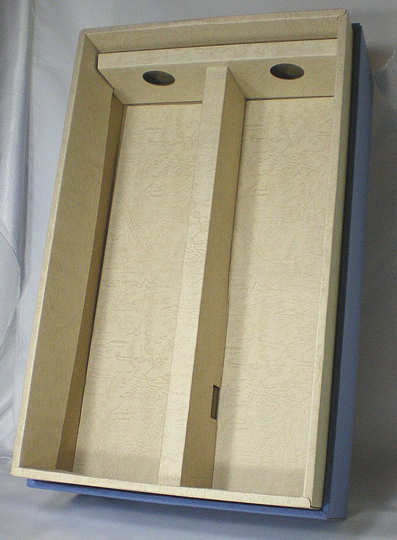 ＜デザイン変更＞一升瓶2本入用化粧箱　1800ml×2本専用）カートン※現物は金色の箱で代用しています。現物は写真と違い箱自体が金色一色になっています。★在庫が0でもお取り寄せできます。在庫数以上を追加で不足分を希望の場合、メモ欄に記入ください！