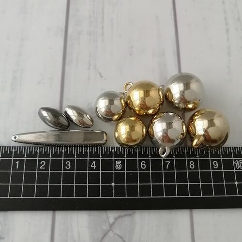 【4141】4個 メタリック ビーズチャーム シルバー【a80】ハンドメイド アクセサリー アクセサリーパーツ ハンドメイドパーツ パーツ オリジナル 資材 素材 手芸 雑貨 ピアス イヤリング イヤーカフ リング ネックレス キーホルダー シンプル リング 指輪 ccb ゴールド