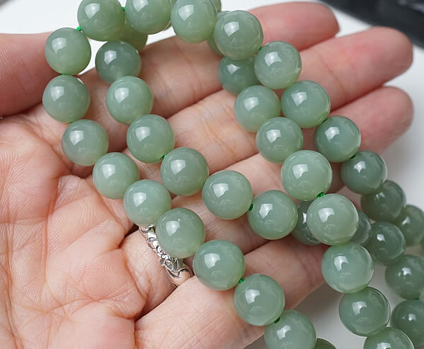 【1連/連売り】ネフライト 軟玉 8mm 穴あきビーズ ばら売り 粒売り 天然石 パワーストーン アクセサリー ハンドメイド パーツ ブレスレット ペンダント ネックレス ピアス イヤリング製作